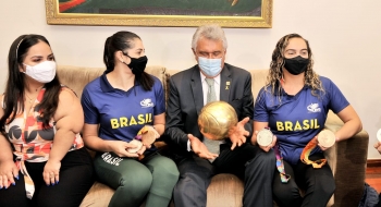Em reunião com atletas de alto rendimento, Caiado reafirma compromisso com desenvolvimento dos esportes